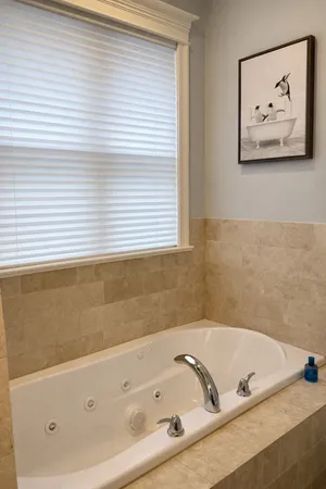 $3,800 | 1041 West Grace Street, Unit 2, Chicago, IL 60613