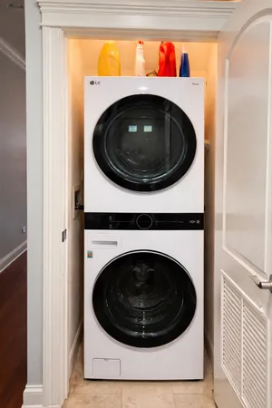 $3,800 | 1041 West Grace Street, Unit 2, Chicago, IL 60613