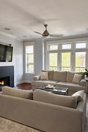 $3,800 | 1041 West Grace Street, Unit 2, Chicago, IL 60613