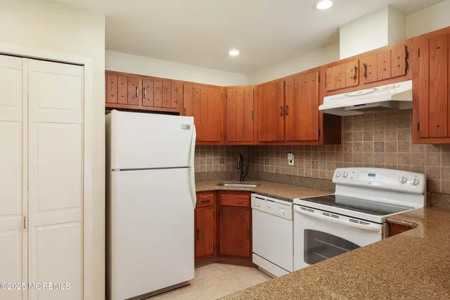 $399,000 | 109 Lexington Court, Red Bank, NJ 07701