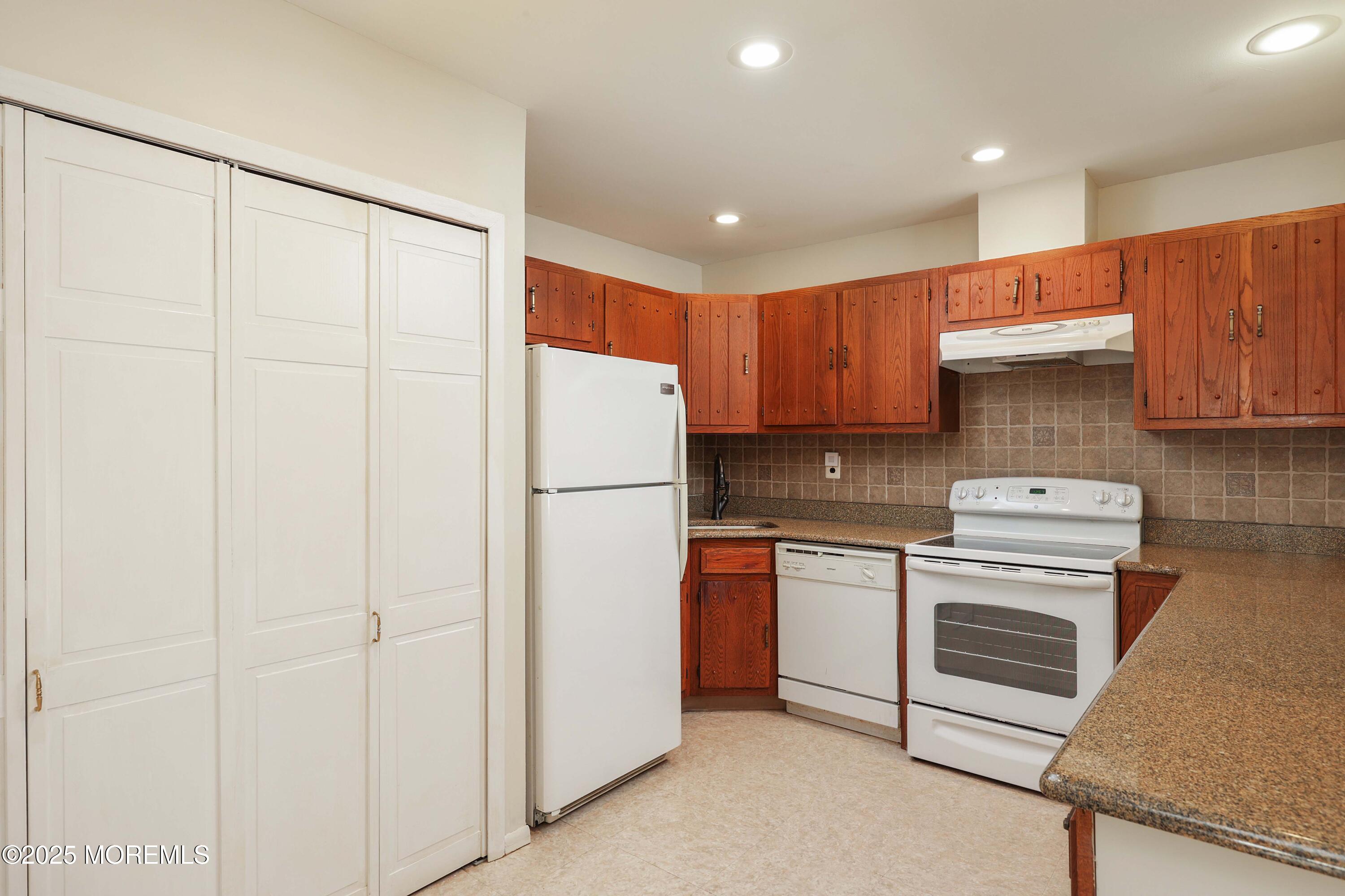 109 Lexington Court Red Bank, NJ 07701 - Photo 17 of 62 Kitchen