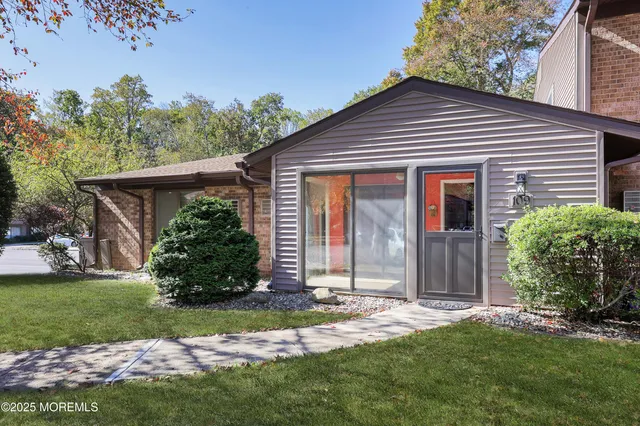 $399,000 | 109 Lexington Court, Red Bank, NJ 07701