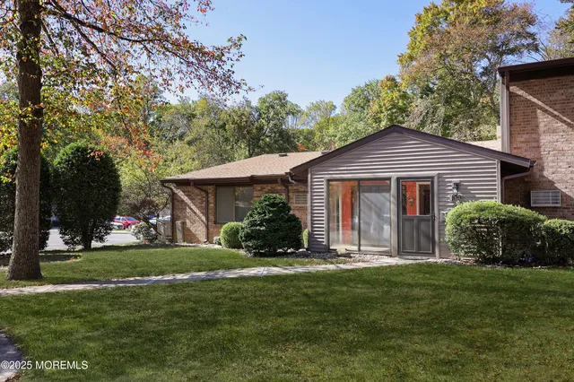 $399,000 | 109 Lexington Court, Red Bank, NJ 07701