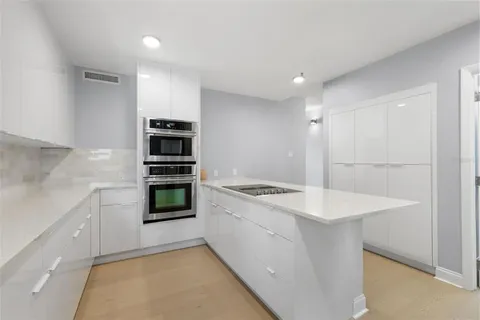 $799,900 | 4950 Bayshore Boulevard, Unit 23, Tampa, FL 33611