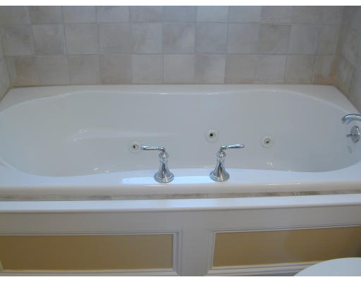 21 Knowles Road, Unit 2 Watertown, MA 02472 - Photo 8 of 12 Gallery Image 8