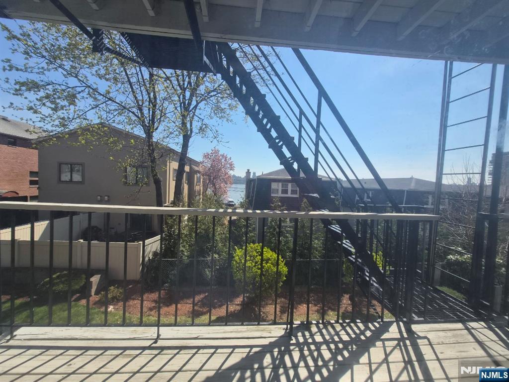 91 Myrtle Avenue, Unit 1 Edgewater, NJ 07020 - Photo 11 of 12