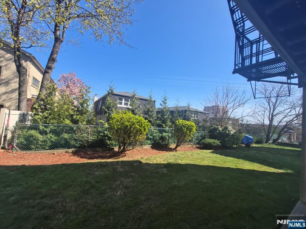 91 Myrtle Avenue, Unit 1 Edgewater, NJ 07020 - Photo 3 of 12