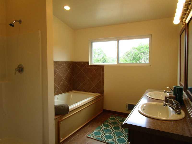 14 Herbst Road Coraopolis, PA 15108 - Photo 14 of 23 Master Bath/Spa.