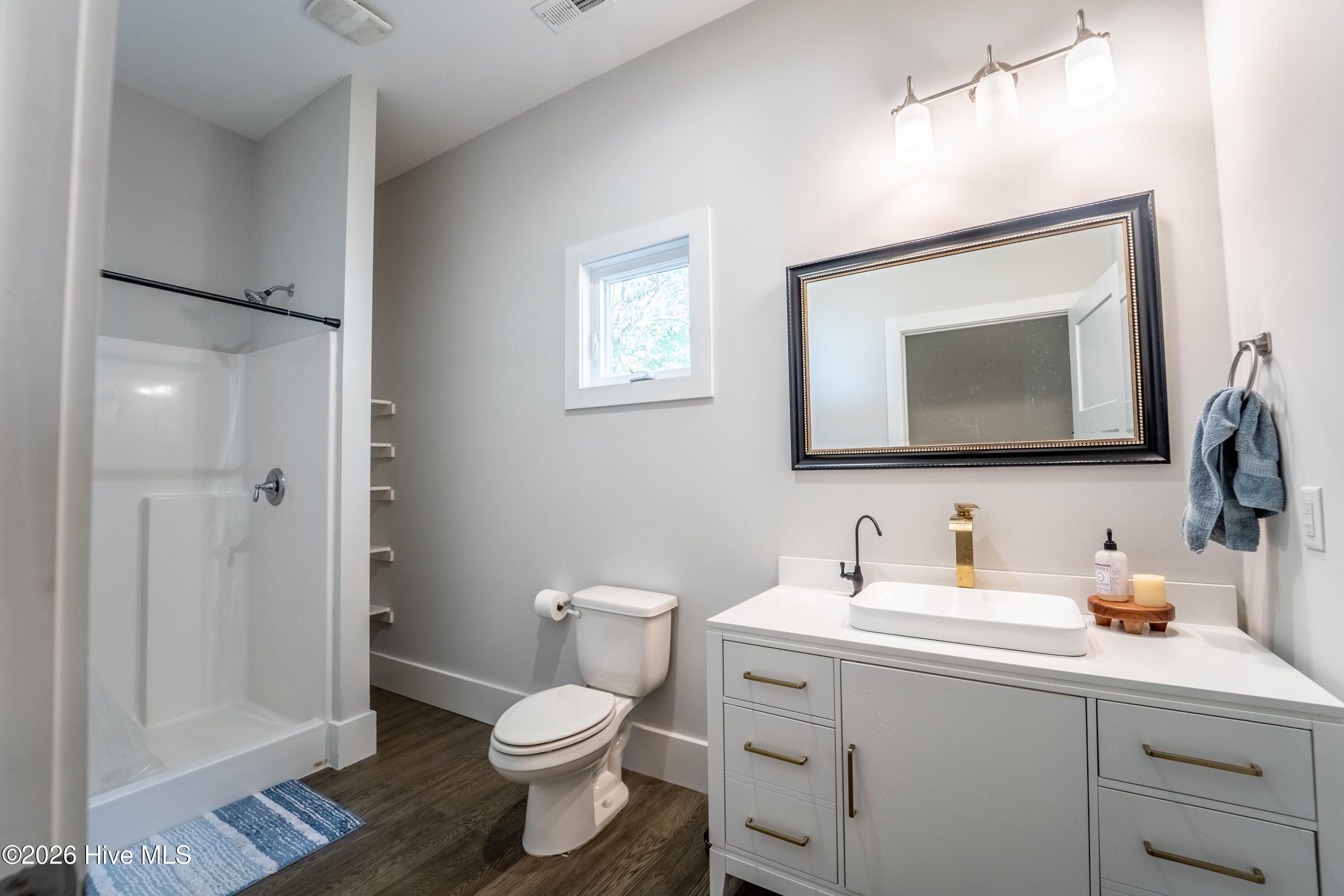 101 North Seaview Road Wilmington, NC 28409 - Photo 20 of 31 First level Full bath