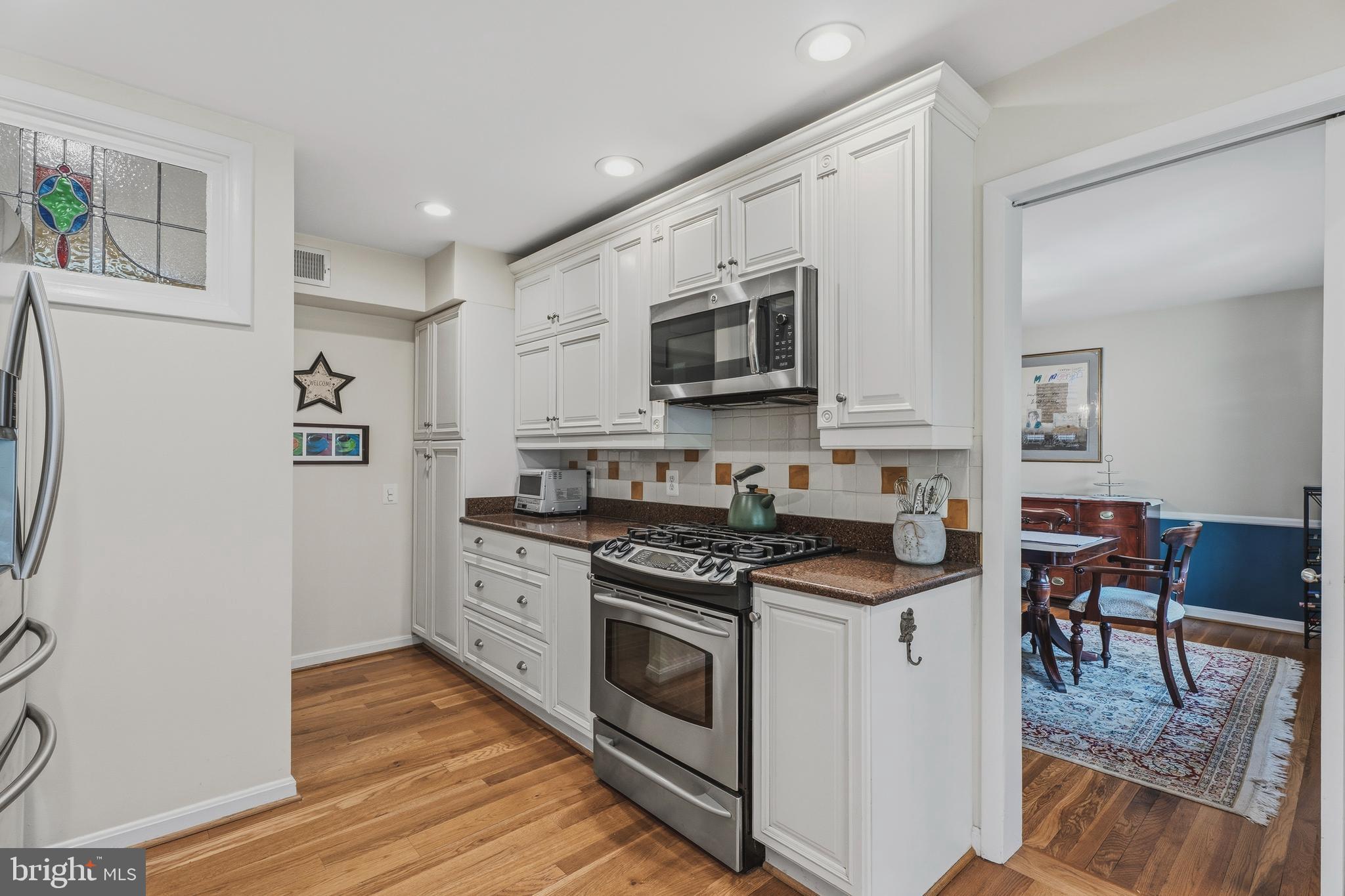 3 St Michaels Way Baltimore, MD 21212 - Photo 21 of 65 Built-In Microwave/
Convection Oven