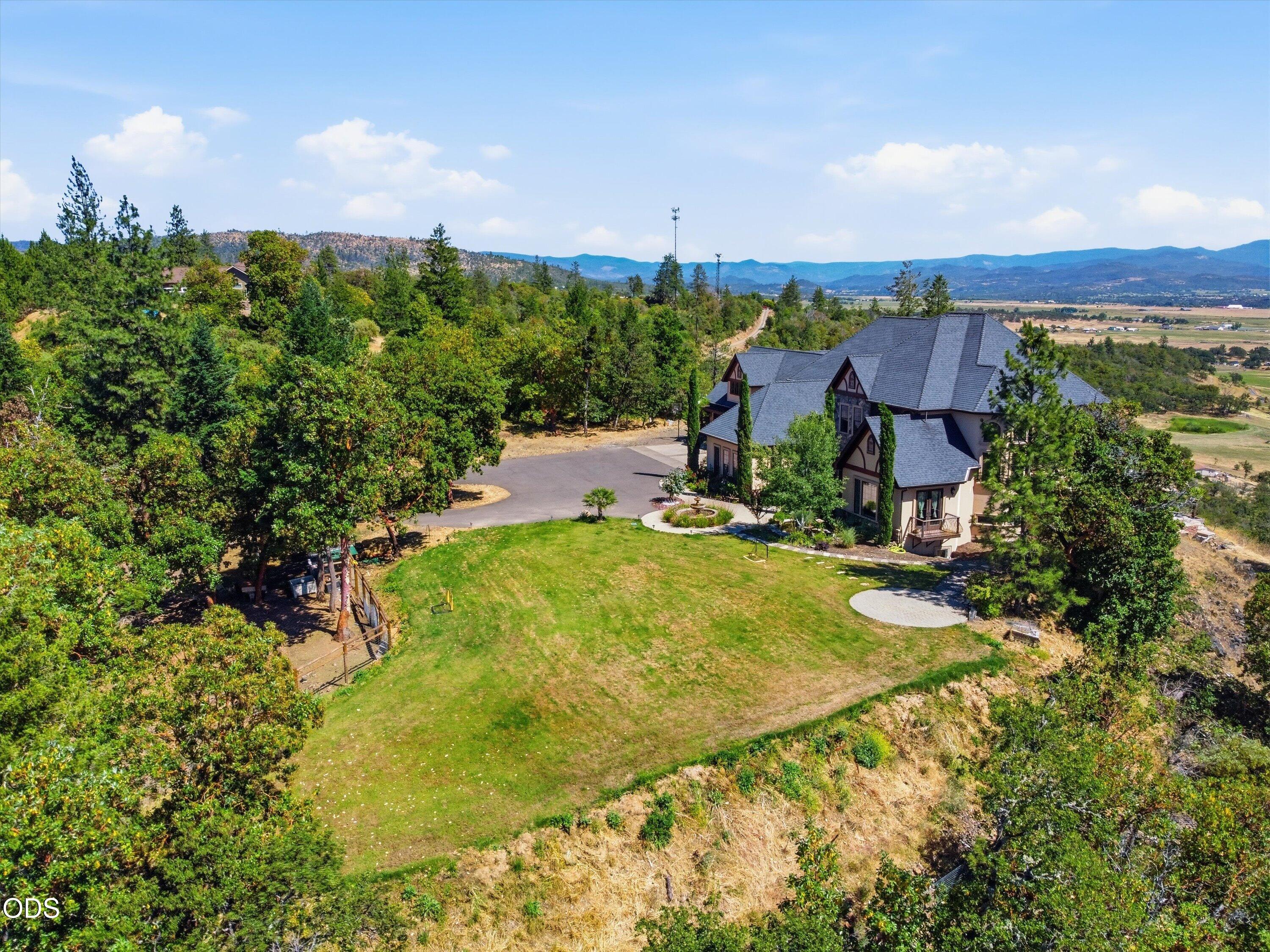15202 Richards Way Eagle Point, OR 97524 - Photo 13 of 129