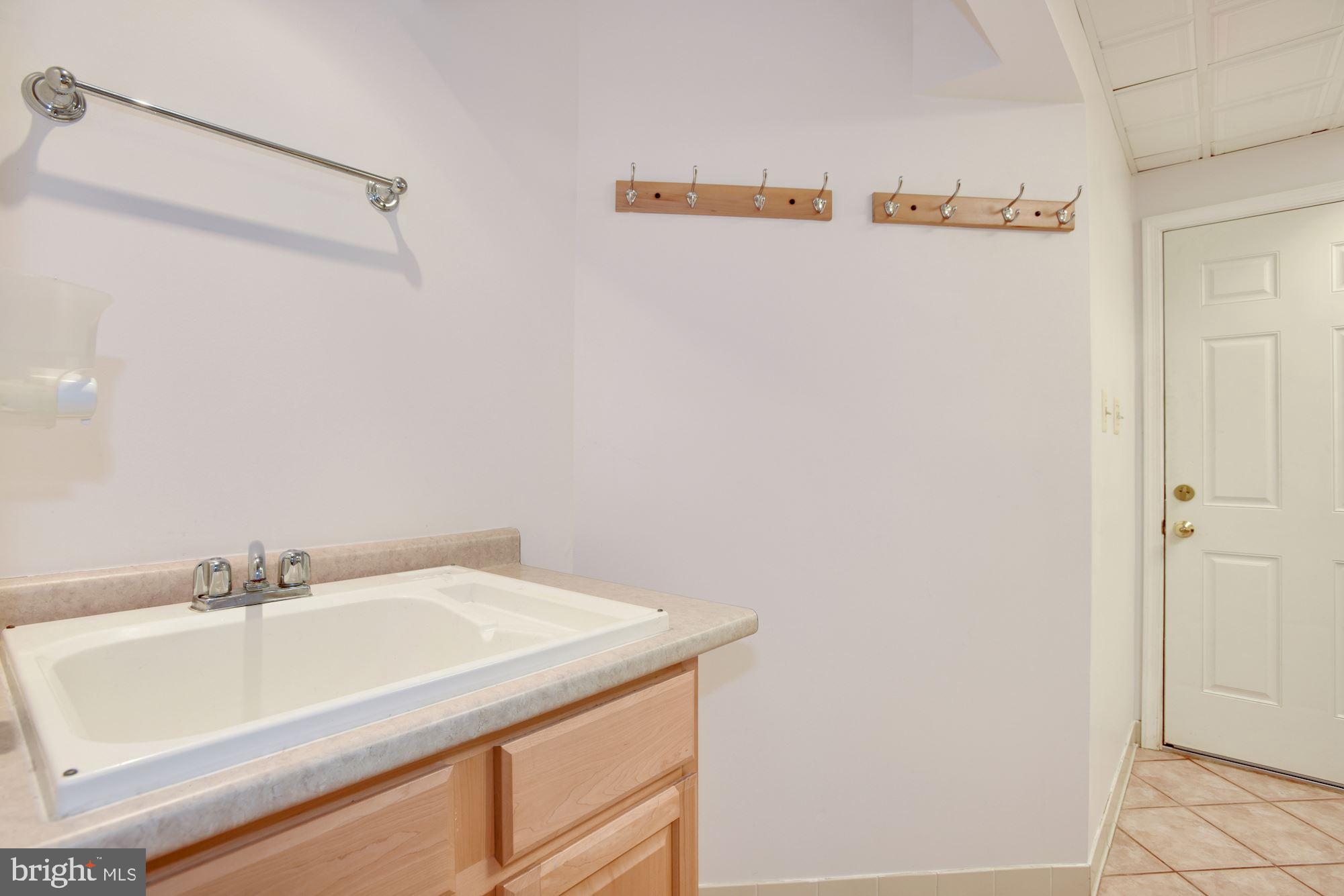 1448 Kingsvale Circle Herndon, VA 20170 - Photo 17 of 40