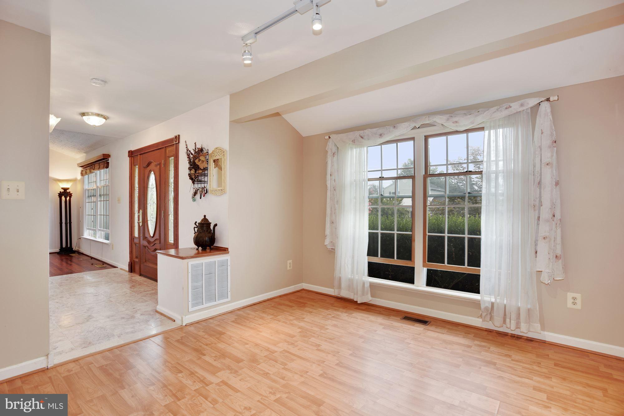 1448 Kingsvale Circle Herndon, VA 20170 - Photo 6 of 40