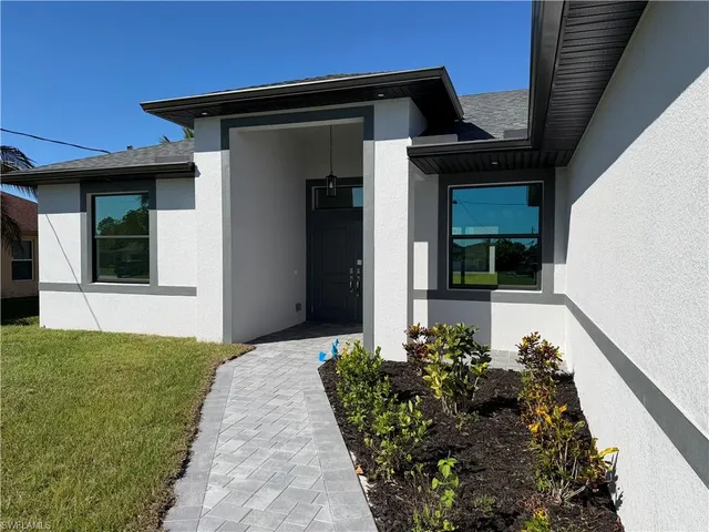 $359,900 | 817 Atherton Avenue, Lehigh Acres, FL 33971