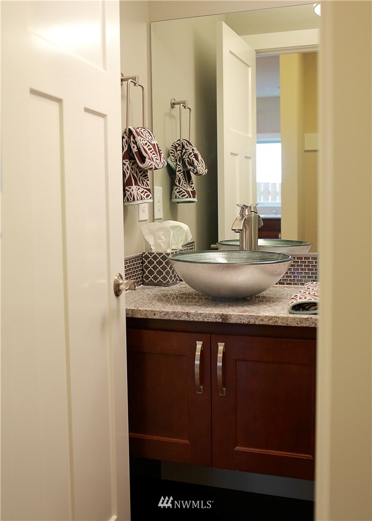 8809 234th Street Southwest Edmonds, WA 98026 - Photo 12 of 24 Gallery Image 12