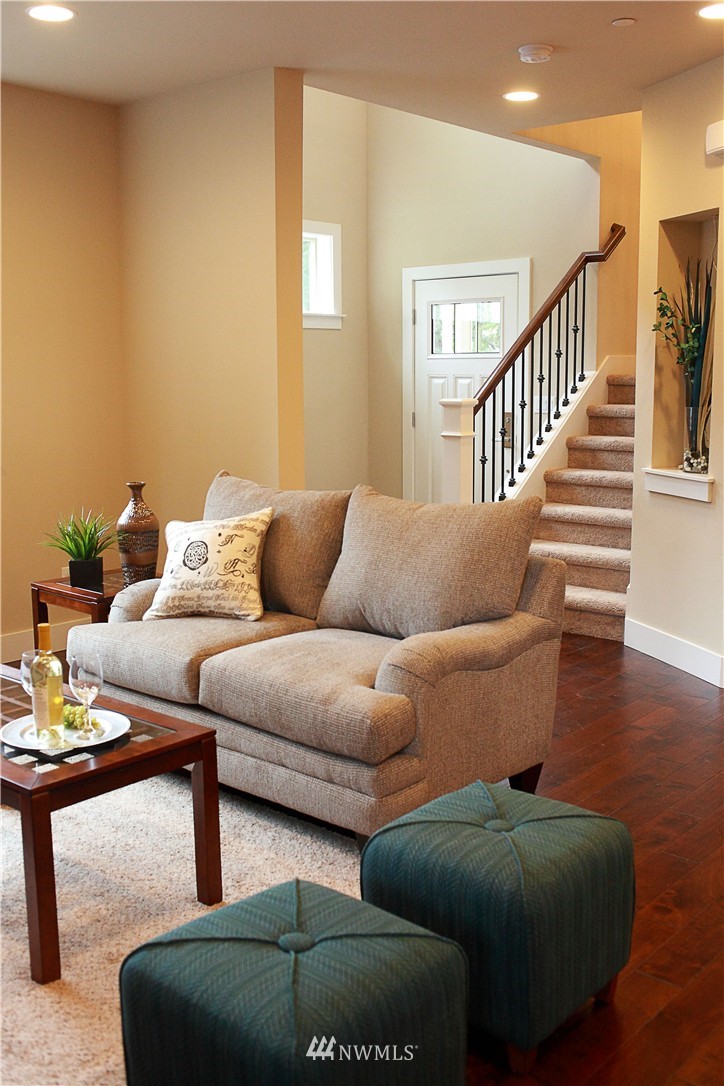 8809 234th Street Southwest Edmonds, WA 98026 - Photo 4 of 24 Gallery Image 4