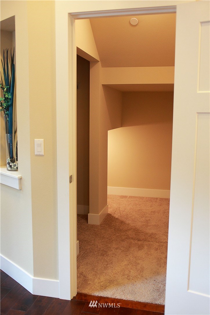 8809 234th Street Southwest Edmonds, WA 98026 - Photo 5 of 24 Gallery Image 5