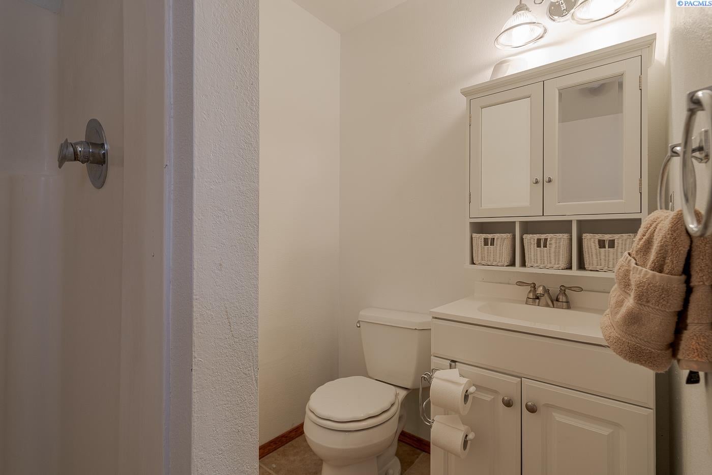 103307 East Vaca Road Kennewick, WA 99338 - Photo 17 of 25 Gallery Image 17
