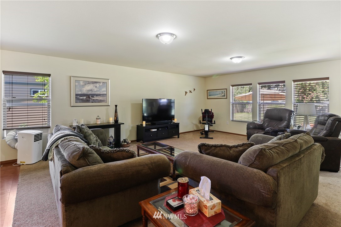 407 Raintree Loop Court Southeast Rainier, WA 98576 - Photo 12 of 38 Gallery Image 12