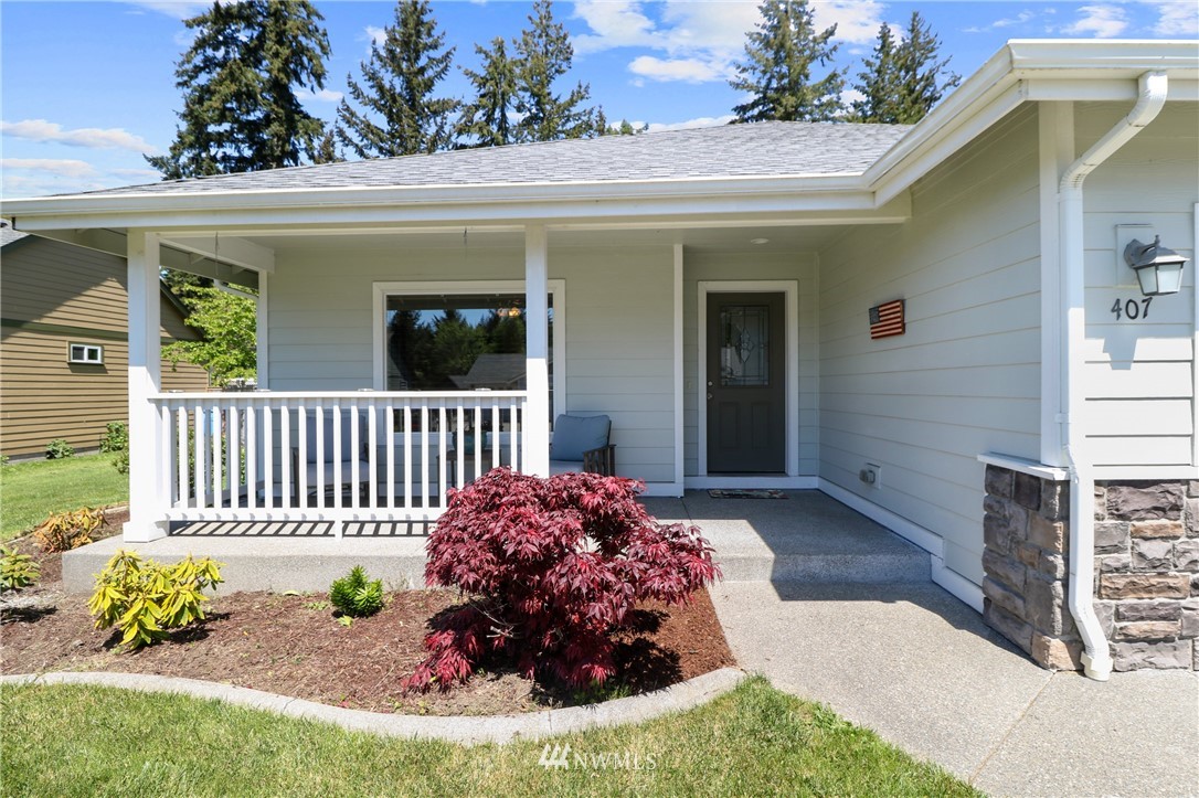 407 Raintree Loop Court Southeast Rainier, WA 98576 - Photo 3 of 38 Gallery Image 3