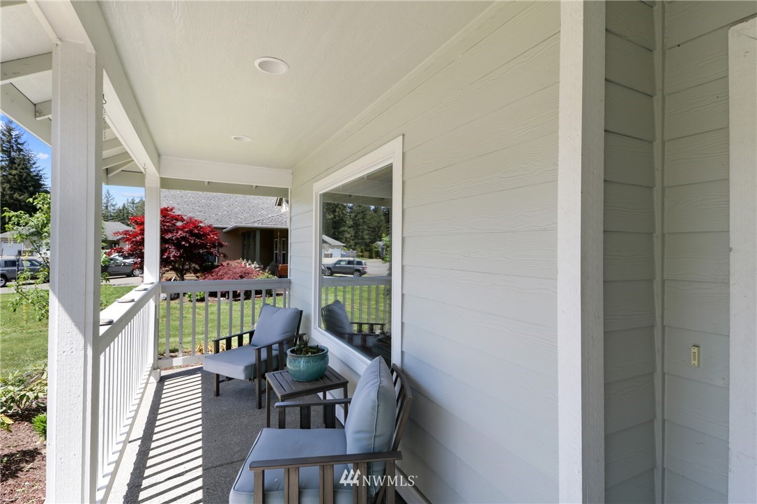407 Raintree Loop Court Southeast Rainier, WA 98576 - Photo 4 of 38 Gallery Image 4