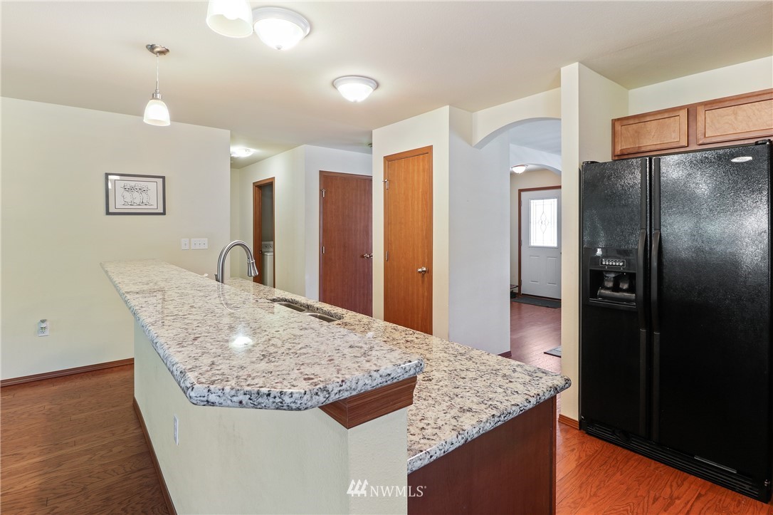 407 Raintree Loop Court Southeast Rainier, WA 98576 - Photo 8 of 38 Gallery Image 8