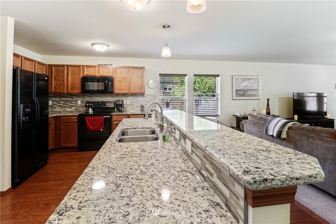 407 Raintree Loop Court Southeast Rainier, WA 98576 - Photo 9 of 38 Gallery Image 9