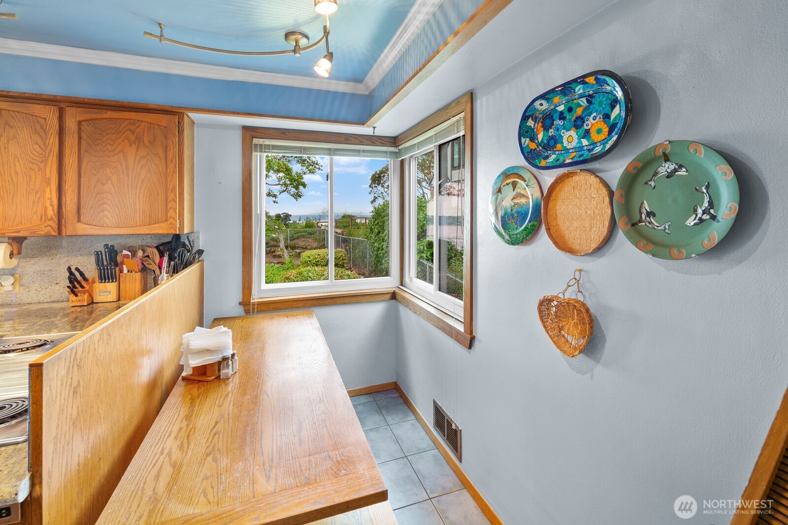 10445 Marine View Drive Southwest Seattle, WA 98146 - Photo 15 of 40