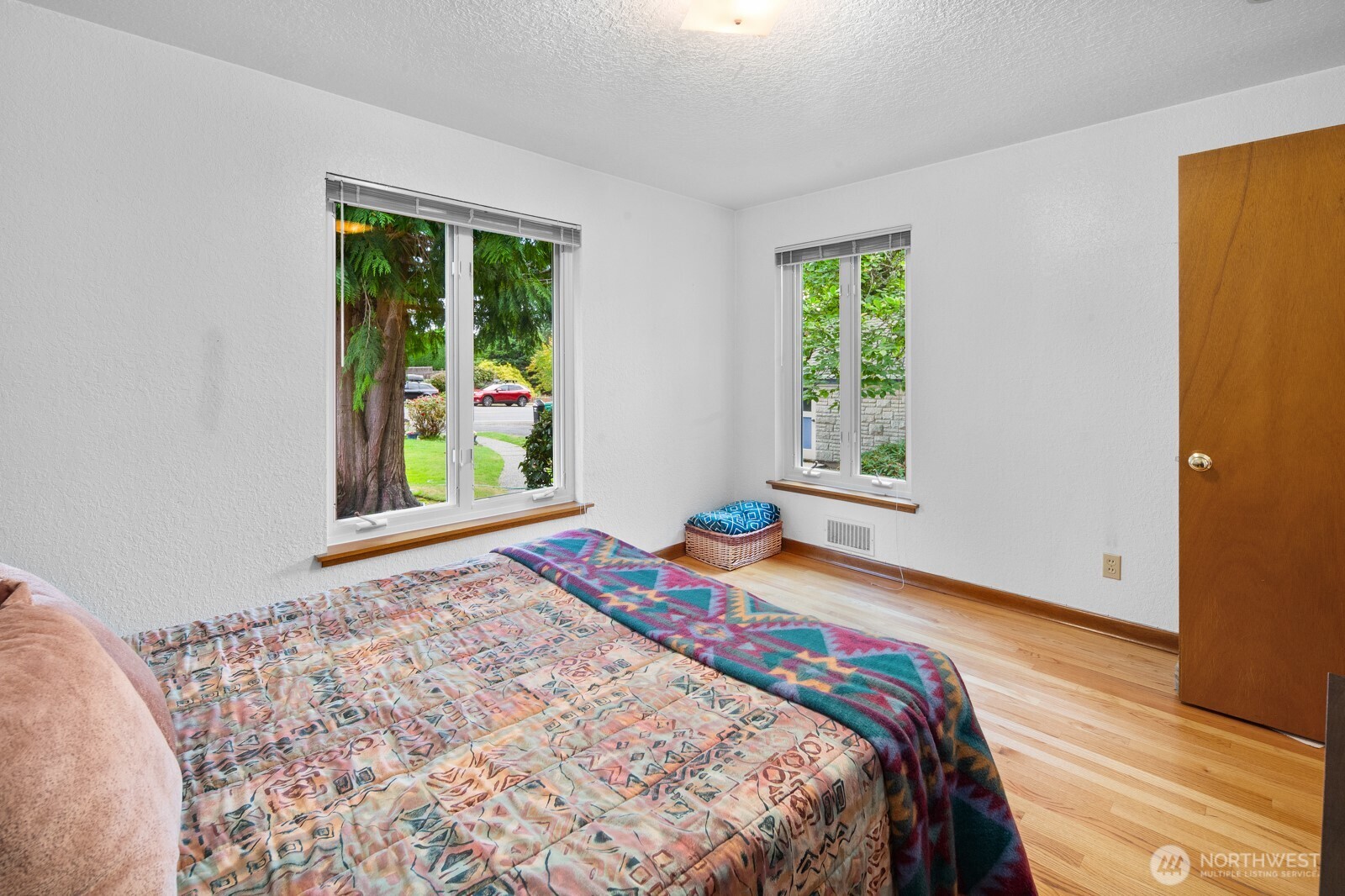 10445 Marine View Drive Southwest Seattle, WA 98146 - Photo 17 of 40