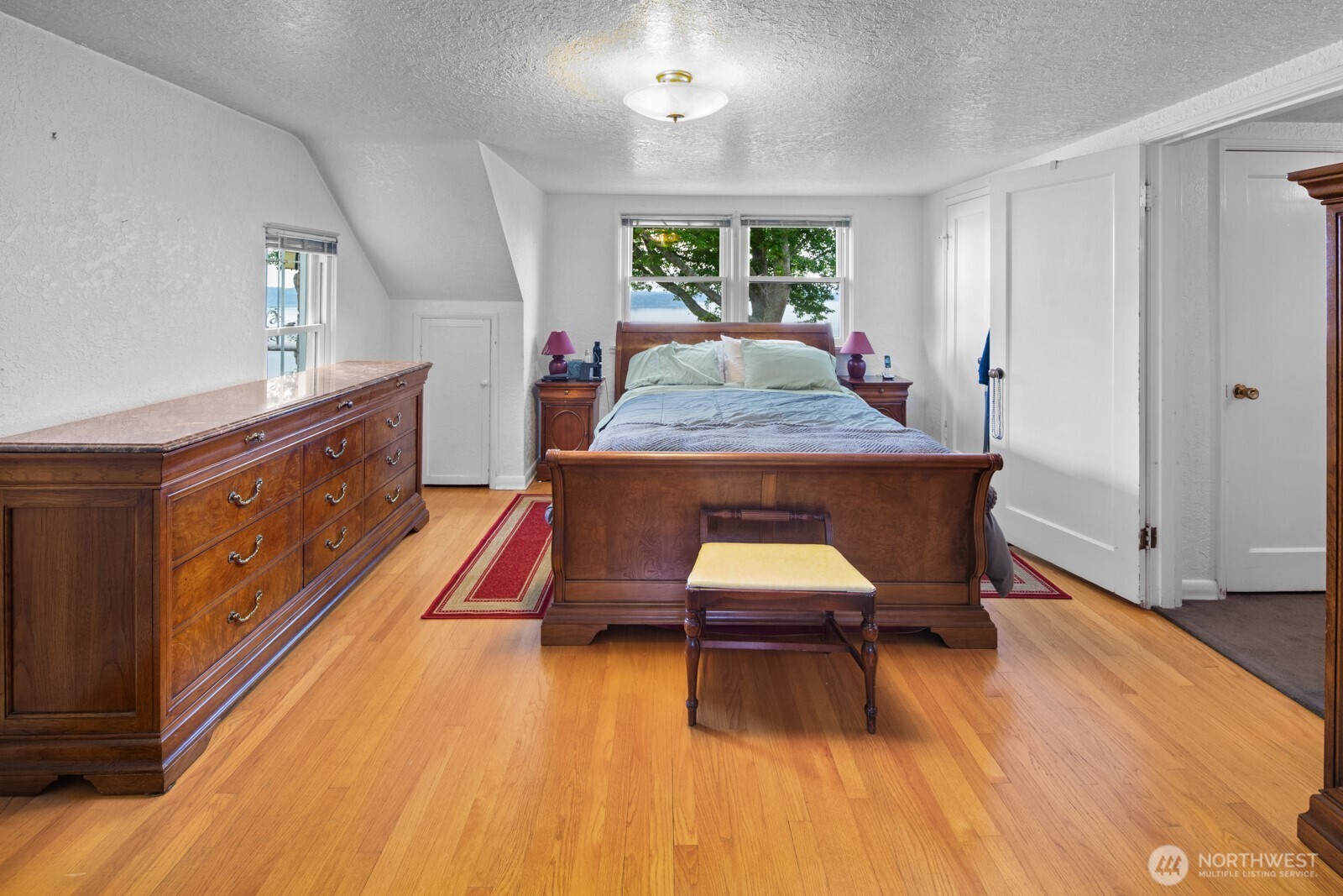 10445 Marine View Drive Southwest Seattle, WA 98146 - Photo 19 of 40