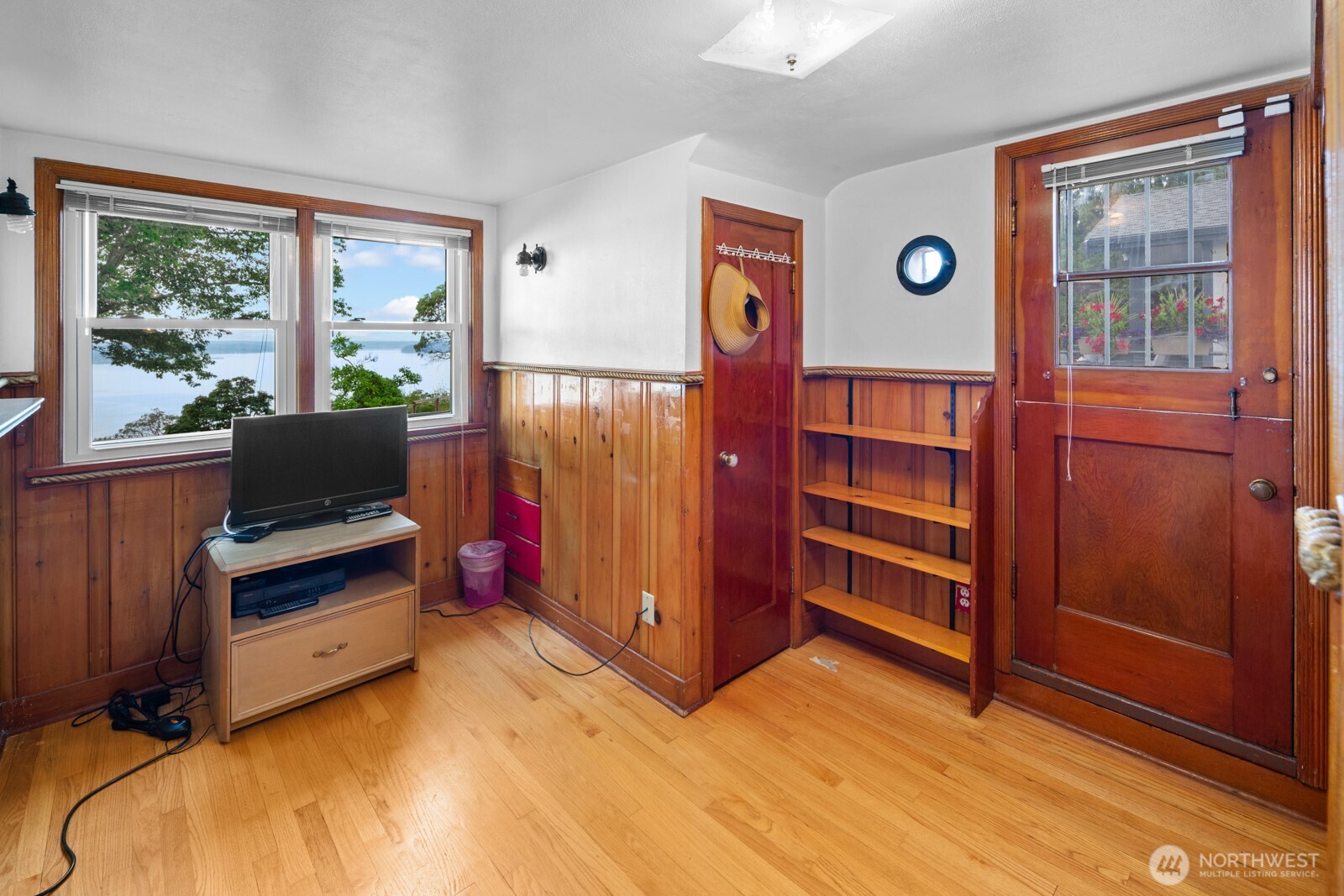 10445 Marine View Drive Southwest Seattle, WA 98146 - Photo 26 of 40