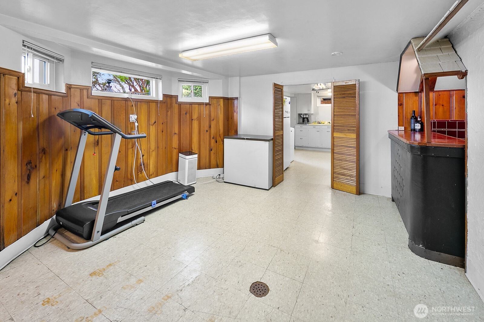 10445 Marine View Drive Southwest Seattle, WA 98146 - Photo 28 of 40