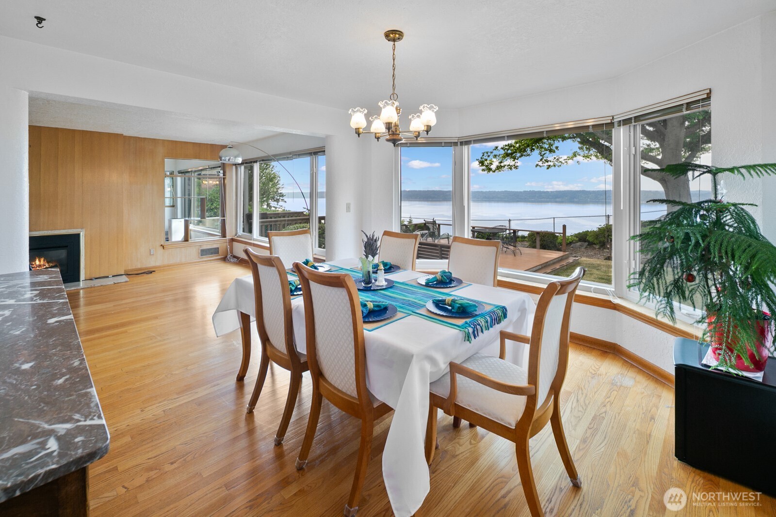 10445 Marine View Drive Southwest Seattle, WA 98146 - Photo 3 of 40