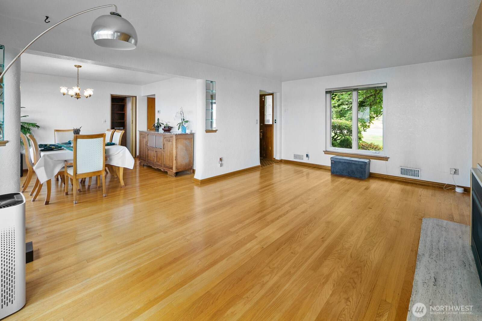 10445 Marine View Drive Southwest Seattle, WA 98146 - Photo 5 of 40