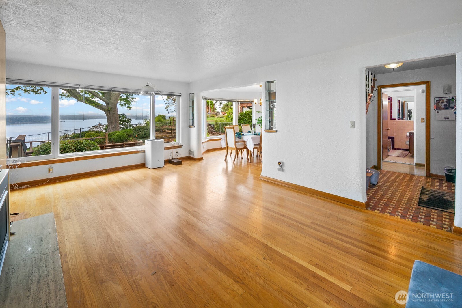 10445 Marine View Drive Southwest Seattle, WA 98146 - Photo 7 of 40