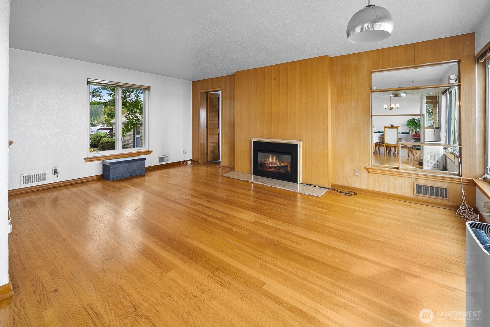 10445 Marine View Drive Southwest Seattle, WA 98146 - Photo 8 of 40