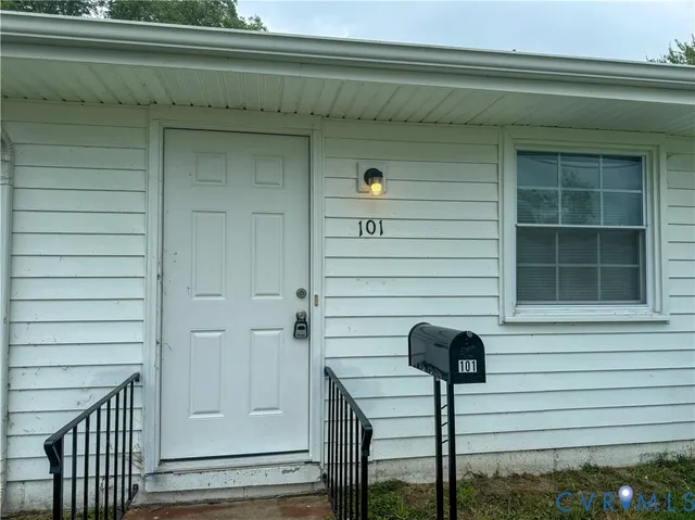 $1,091 | 101 Lyons Avenue, Colonial Heights, VA 23834