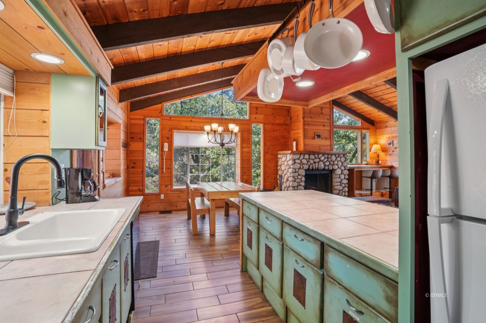 24800 Marion Ridge Drive Idyllwild, CA 92549 - Photo 10 of 42 Kitchen