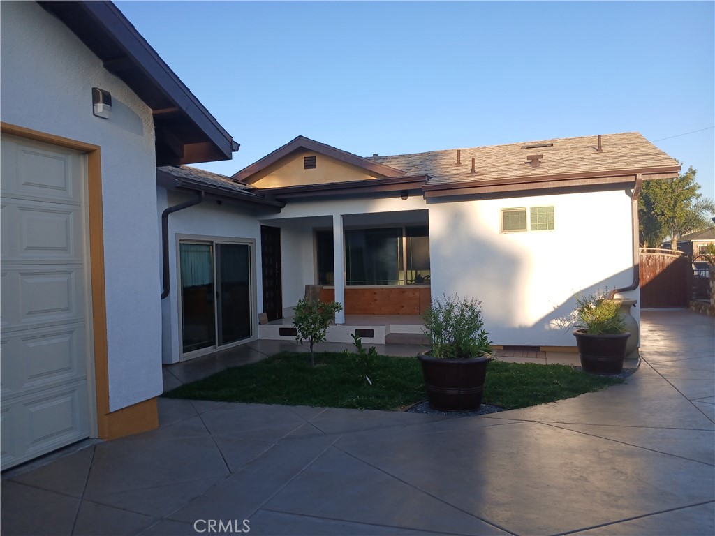 307 North Broadacres Avenue Compton, CA 90220 - Photo 8 of 13 a front view of a house with garden
