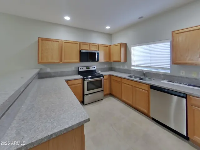 $1,599 | 17610 North 17th Place, Unit 21, Phoenix, AZ 85022