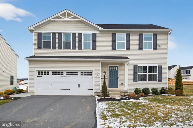 $449,900 | 328 Creekside Drive, New Providence, PA 17560