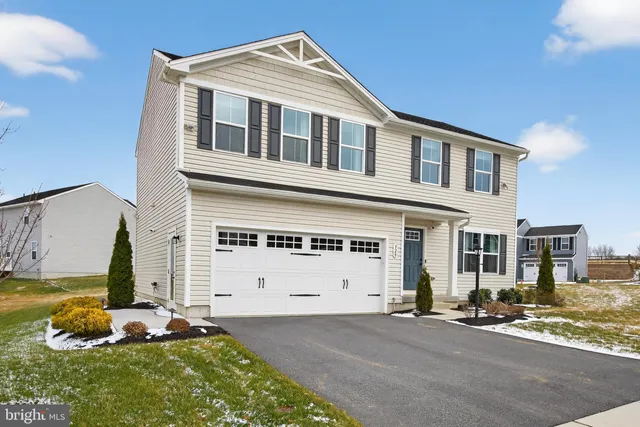 $449,900 | 328 Creekside Drive, New Providence, PA 17560