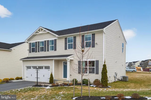 $449,900 | 328 Creekside Drive, New Providence, PA 17560