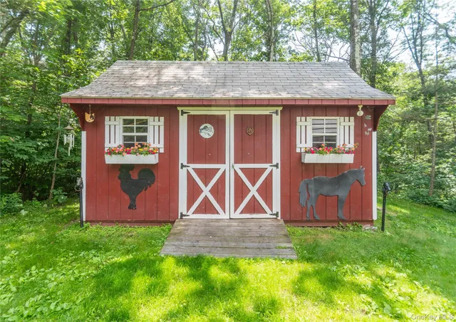 $584,500 | 89 Birch Drive, Pleasant Valley, NY 12569