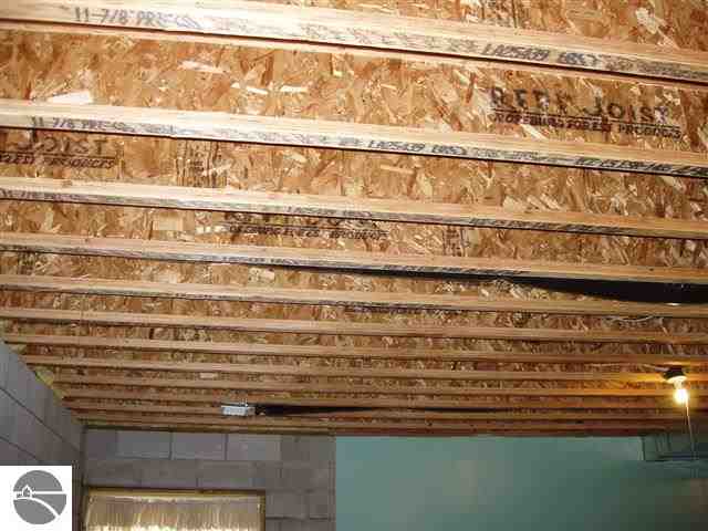 1108 South Ridge Court Traverse City, MI 49696 - Photo 19 of 36 1746463-18.JPG