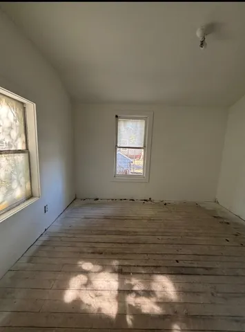 a view of empty room with window