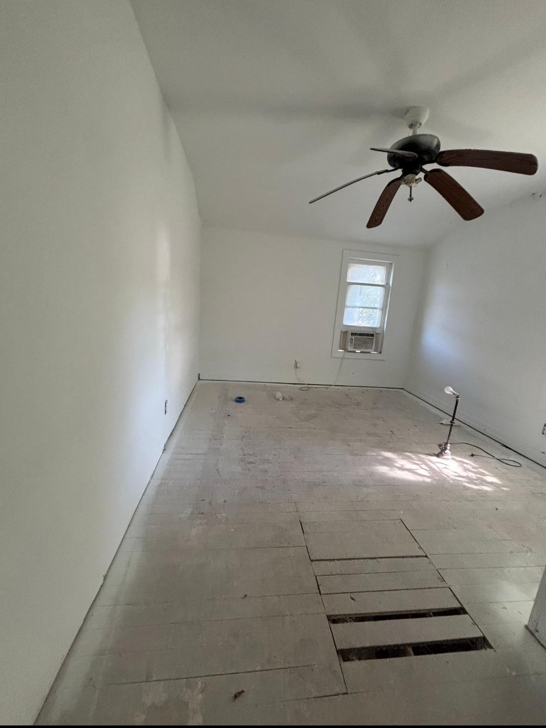 505 Washington Street Edna, TX 77957 - Photo 7 of 9 a view of room