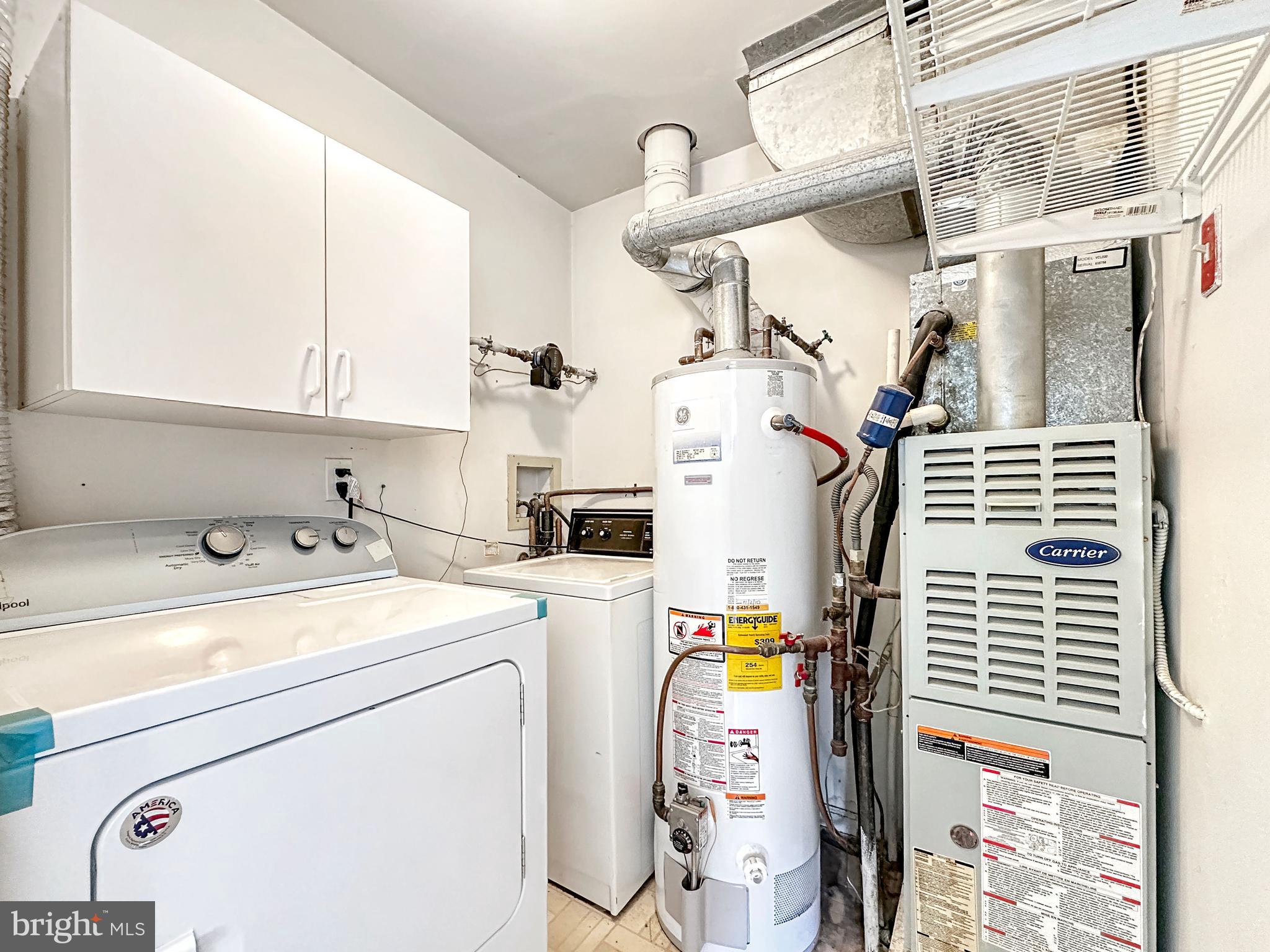 4204 Fenwick Lane Mount Laurel, NJ 08054 - Photo 18 of 27 a utility room with dryer and washer