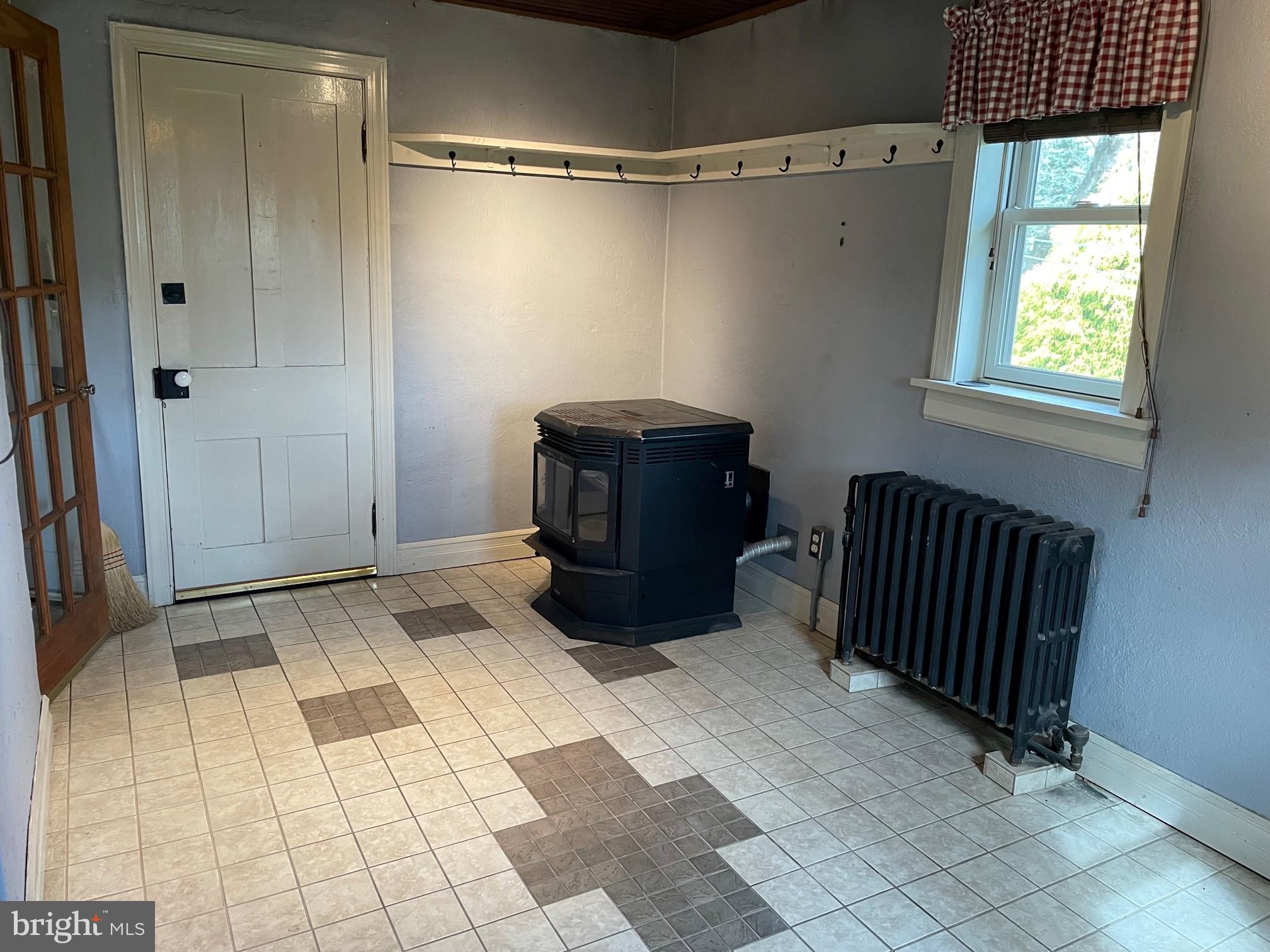 225 Linden Lane Riegelsville, PA 18077 - Photo 14 of 27 Mudroom