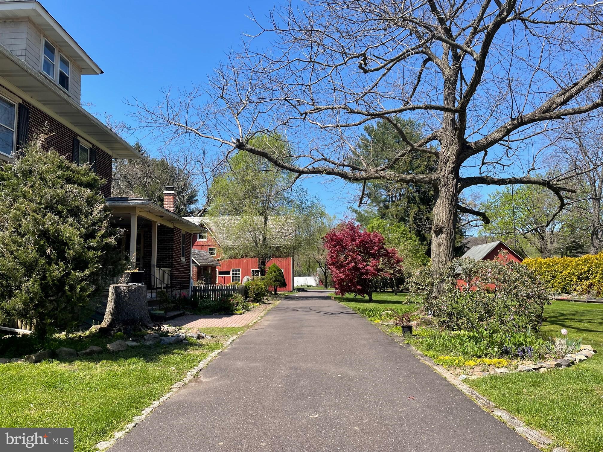 225 Linden Lane Riegelsville, PA 18077 - Photo 24 of 27 Driveway